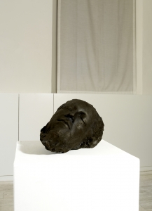 Testa, 2003, bronzo, cm 17,5x29x17