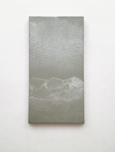 Matteo Montani, Brina, 2023, olio e polvere di alluminio su tela, cm 80x40