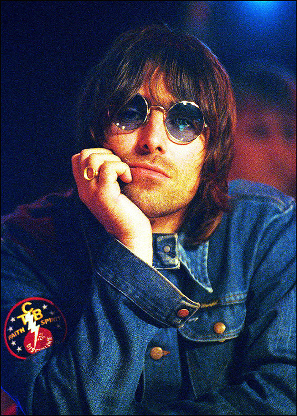 OASIS, Liam Gallagher at Top of the Pops BBC TV, 11 May 2000